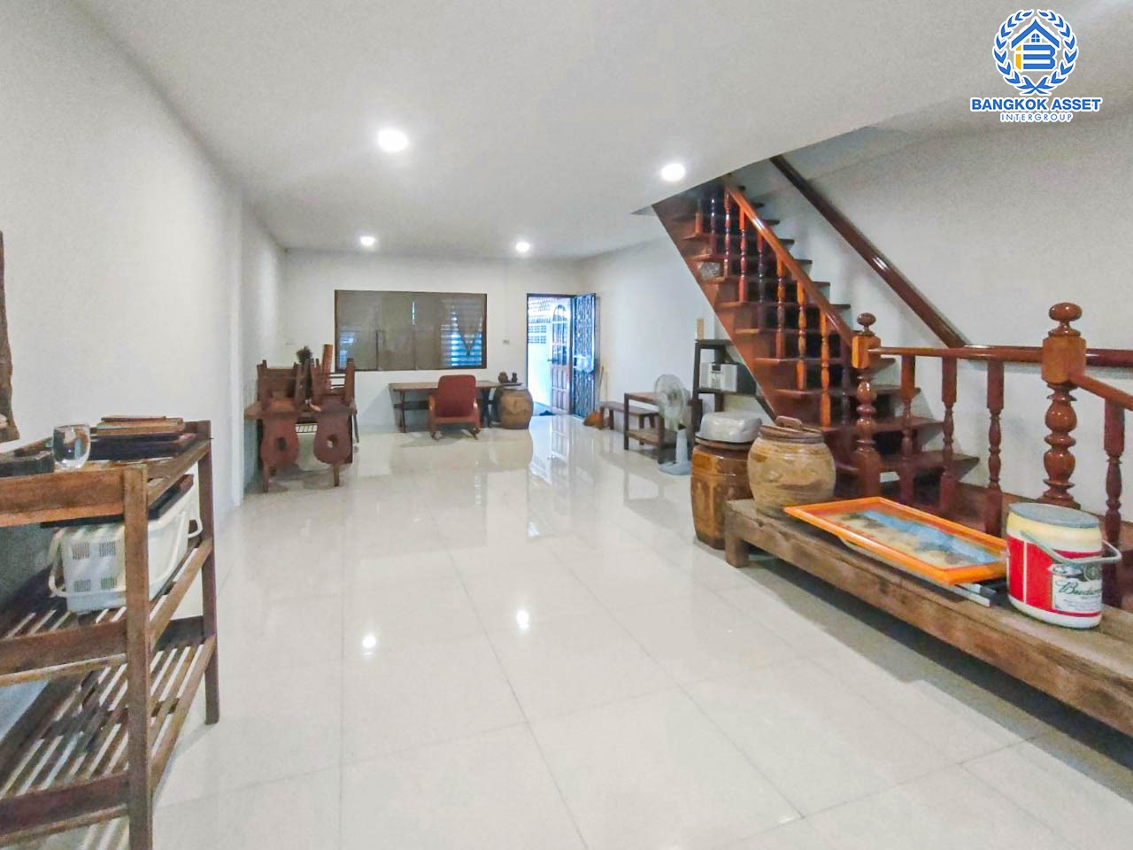 *****บ้านมือสองตกแต่งใหม่ ม.ซอยทวีวัฒนา39  เลียบคลองทวีวัฒนา เนื้อที่ 21 ตร.ว. ฟังก์ชัน 2 ห้องนอน 2 ห้องน้ำ จอดรถได้ 1 คัน บนสุดยอดทำเลเดินทางสะดวก ใกล้ทางคู่ขนานลอยฟ้าบรมราชชนนี ม.มหิดล เซ็นทรัลศาลายา และรายล้อมด้วยสิ่งอำนวยความสะดวกครบ